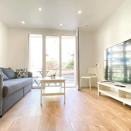 Apartment Marie Antoinette - 2 Chambres, Centre Ville, Terrasse, Moderne Antibes